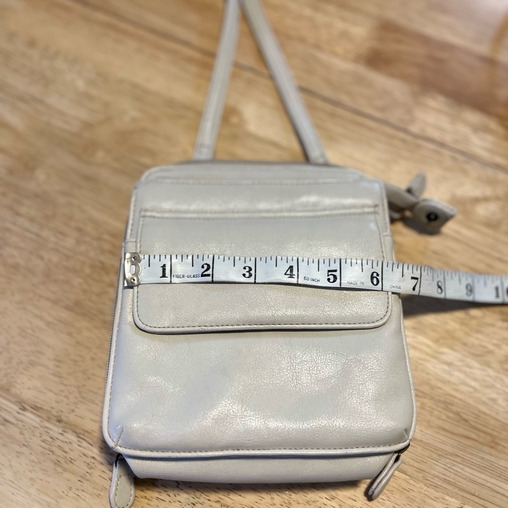 👜 CB Collections Cream Crossbody Bag – Adjustable Strap & Multi-Compartment - Picture 7 of 9